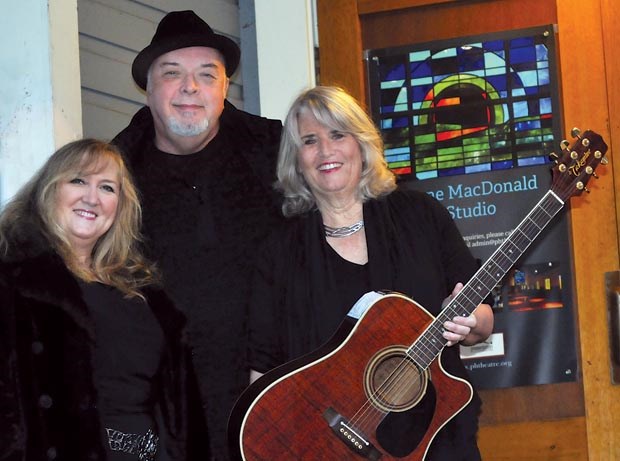 Musicians pay it forward