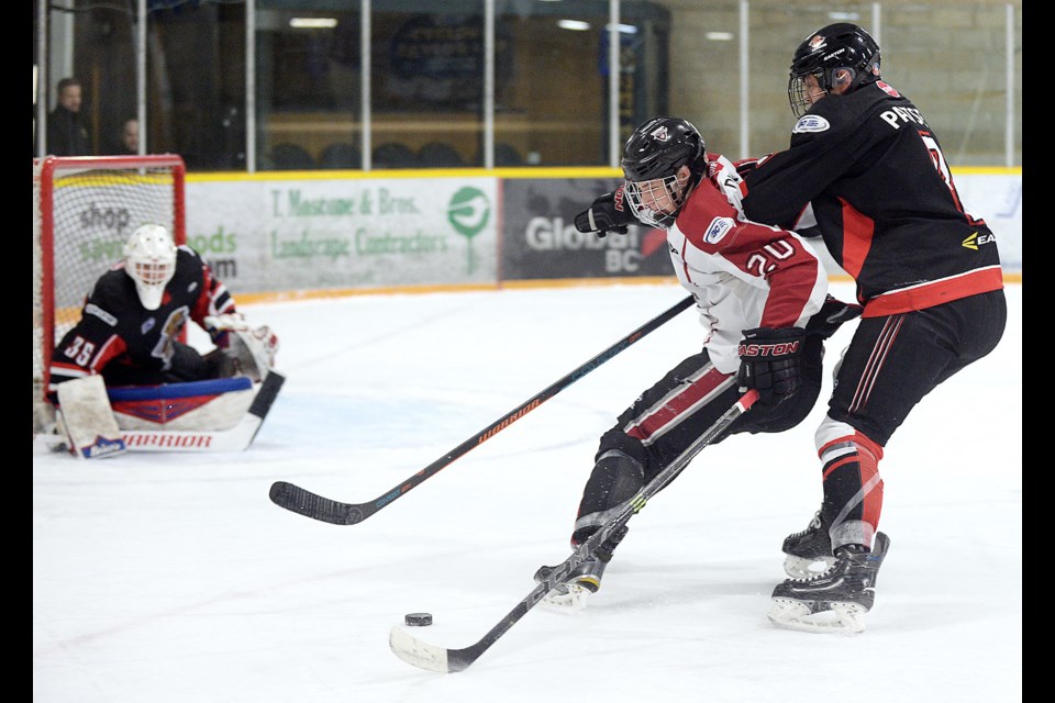 02-15-15
1st period Giants run the goalie, Luding.
B.C. major midget hockey, Northwest Giants vs Cariboo Cougars at Burnaby Winter Club.
Photo: Jennifer Gauthier