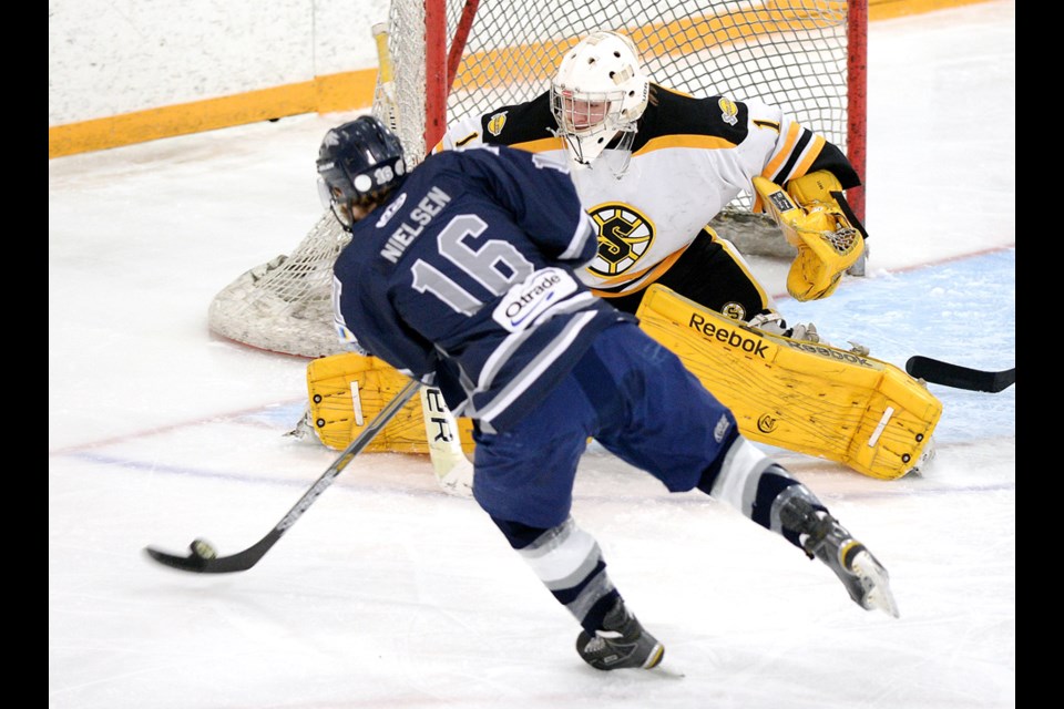 03-08-15
The Grandview Steelers vs the North Vancouver Wolf Pack in game 3 of the PCHL conference final at the Burnaby Winter Club.
Photo: Jennifer Gauthier
