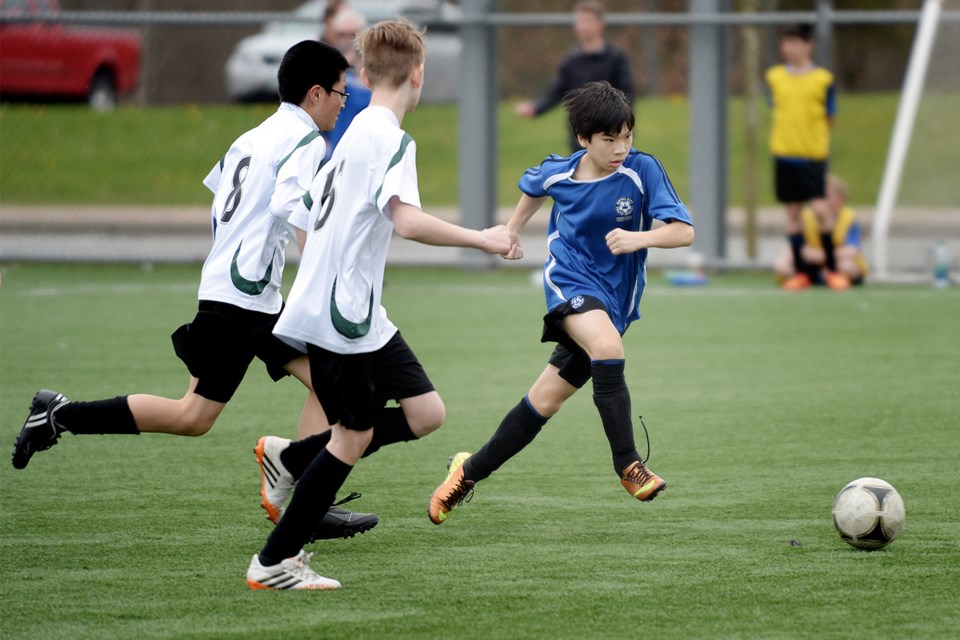 03-22-15
U-13 Royal City Rapids vs Average Joes at South Burnaby Metro Club's spring soccer tournament. Phoot: Jennifer Gauthier