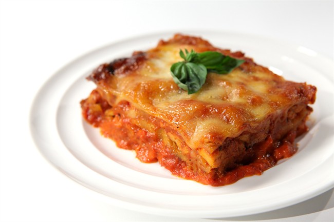 Chicken Lasagne Recipe: घर पर बनाये आसानी से चिकन लासागना रेसिपी