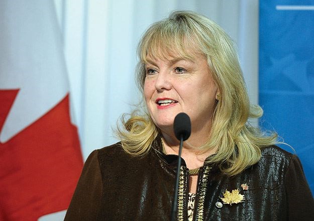 federal-minister-at-chamber.jpg