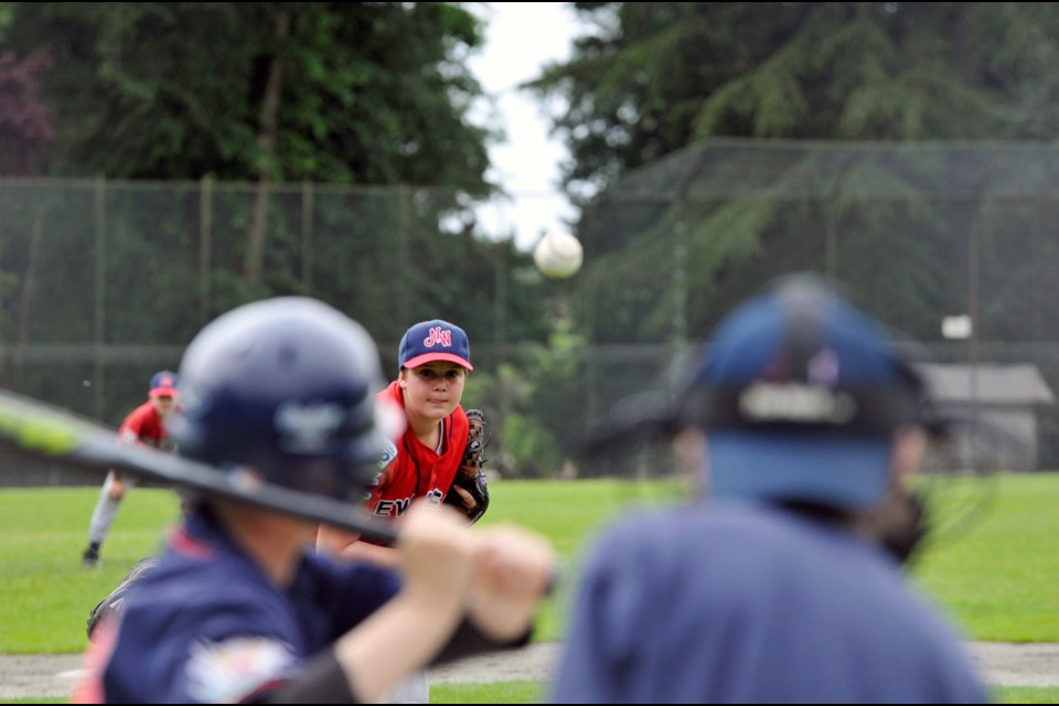 Chung Chow phot Major B U-10-12 baseball at Queen's Park. New West Mets (blue) vs New West Redsox Redsox pitcher Perry Lemieux