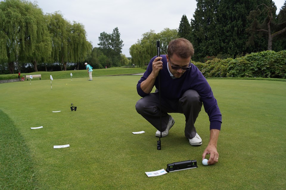 Mark Strong putting