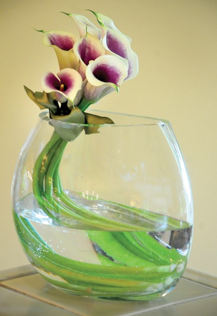 Curvaceous calla lilies impress