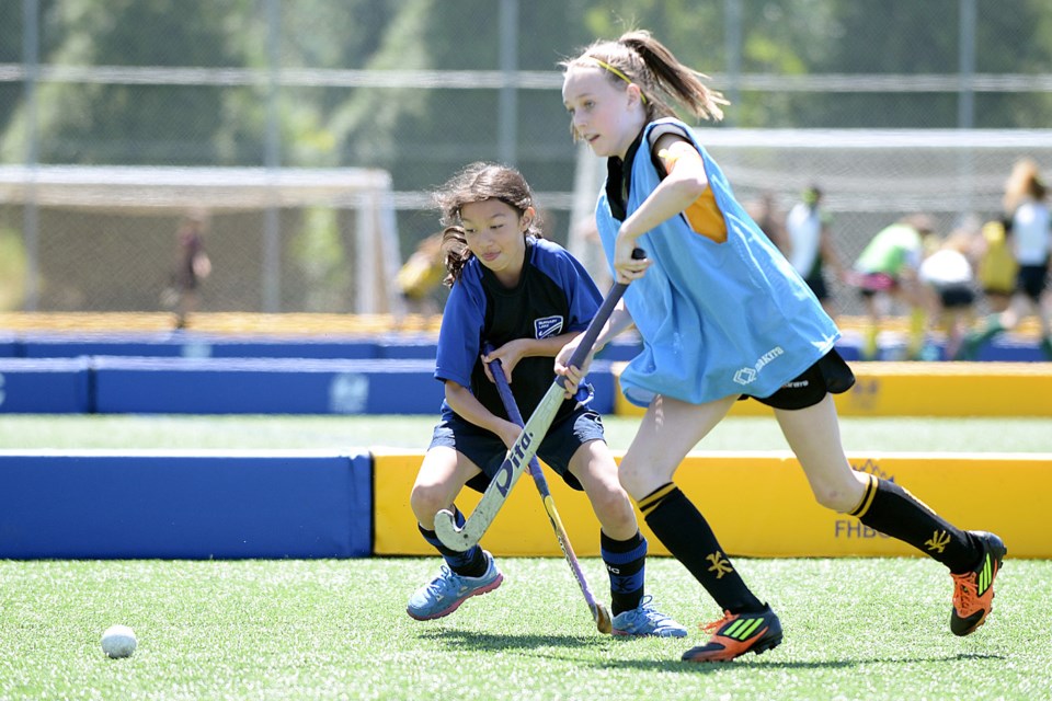 06-13-15
The Burnaby Lakers vs Delta Falcons White at the u-13 girls field hockey championships at Burnaby Lake Sports Complex.
Photo: Jennifer Gauthier