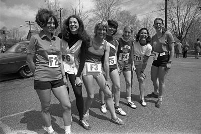 Some of the female runners in a 1972 race (Image © Bettmann/CORBIS