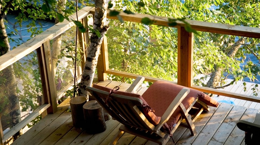 Cabin cottage deck chair