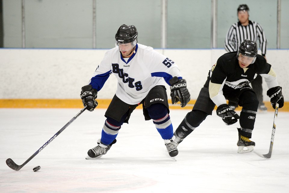 08-23-15
Playoff final between the Unknown (white) and Honey Badgers (black).
Photo: Jennifer Gauthier