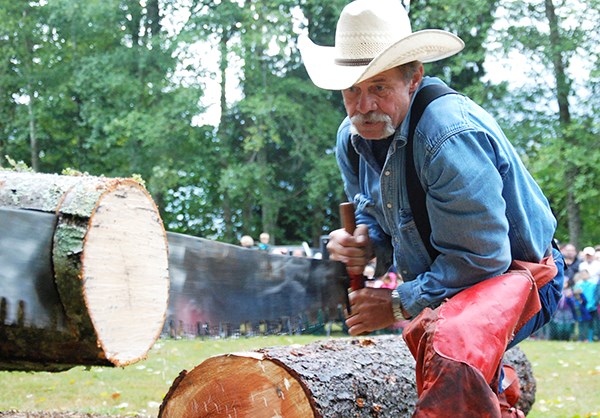 Gary Anderson in the crosscut saw competition.