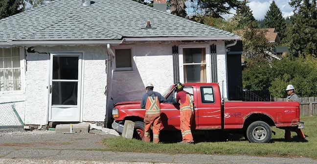 truck-hits-house.03.jpg