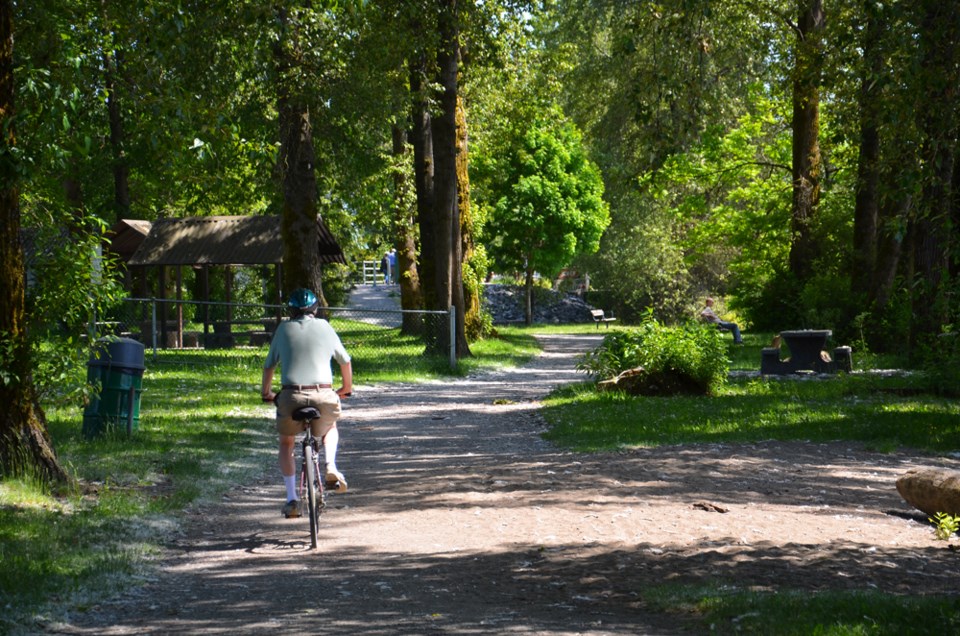 Fraser Foreshore cyclist