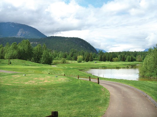 On Big Sky's 378-yard 16th hole, water is very much an issue. It's a long, right-swooping dogleg with water on the right from tee to green. It's easy to find the rough on the left as you try to escape the starboard hazard.