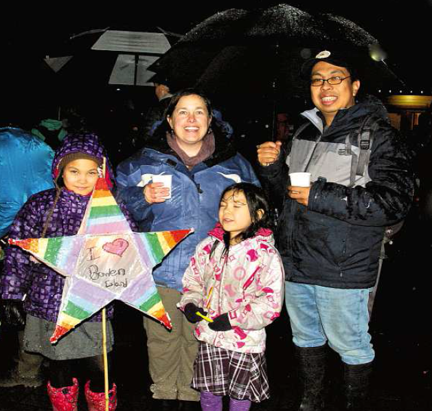 Light up the Cove draws hundreds of wet revellers Bowen Island Undercurrent