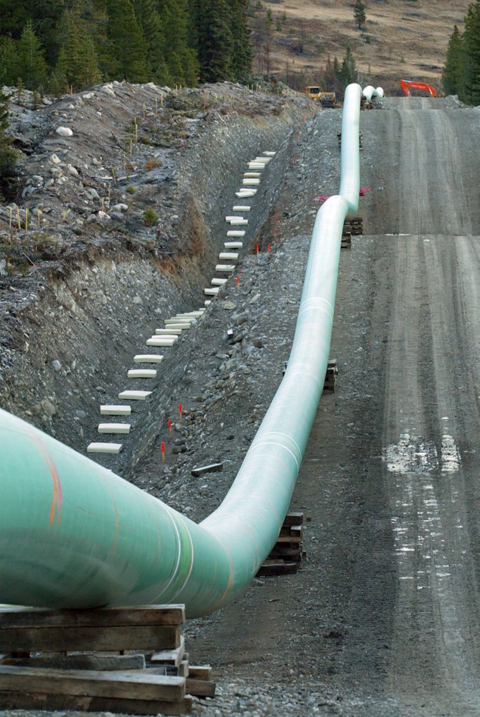 b1-clr-1030-pipeline.jpg