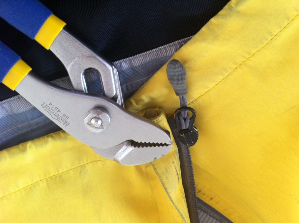 Zipper repair with pliers