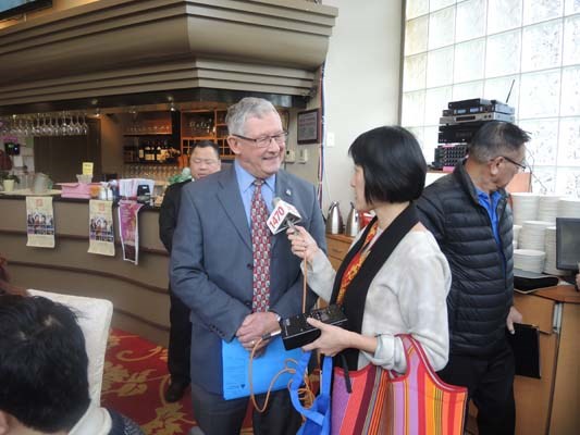 Bridging the Chinese language barrier in Richmond_0
