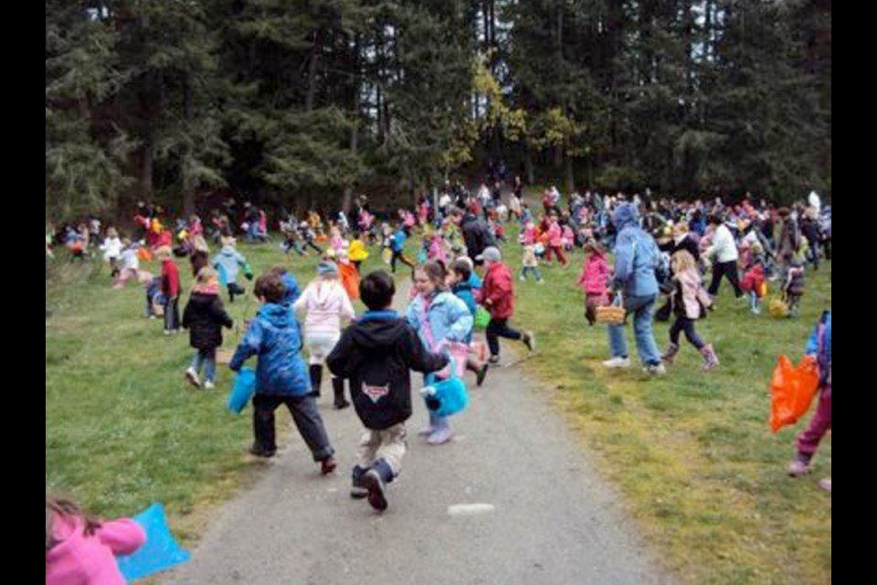Children look for hidden chocolate eggs and other prizes in the 2015 Easter Egg Hunt. This year's egg hunt is on Saturday.