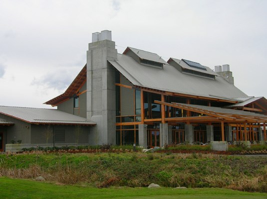 Riverway has a gorgeous new clubhouse that opened in May of 2011. This 11,500 square foot stunner has a large dining room, bar, cafe and patio- all with views of the course and waterways. The menu is affordable and the casual elegance of the main dining room is attracting even non-golfers looking for a nice evening out.