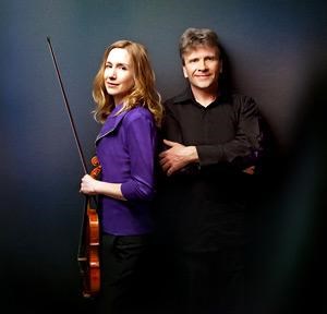Duo opens concert series