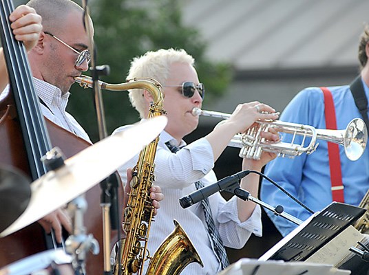 The Sweet Pea Swing Band at Evenings in Edgemont concert.