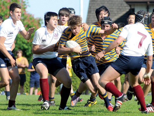Collingwood (yellow) defeated Rockridge in a battle of West Vancouver schools for the AA Senior Boys Lower Mainland final held at Brockton Oval in Stanley Park.