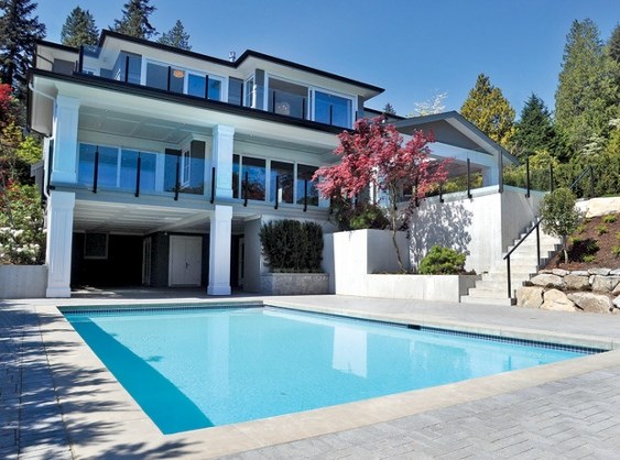 A mansion at 420 Hillcrest in West Vancouver, part of the new real estate gold rush. photo Paul McGrath, North Shore News.