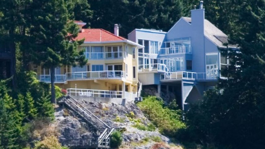 Luxury BC homes on cliffside