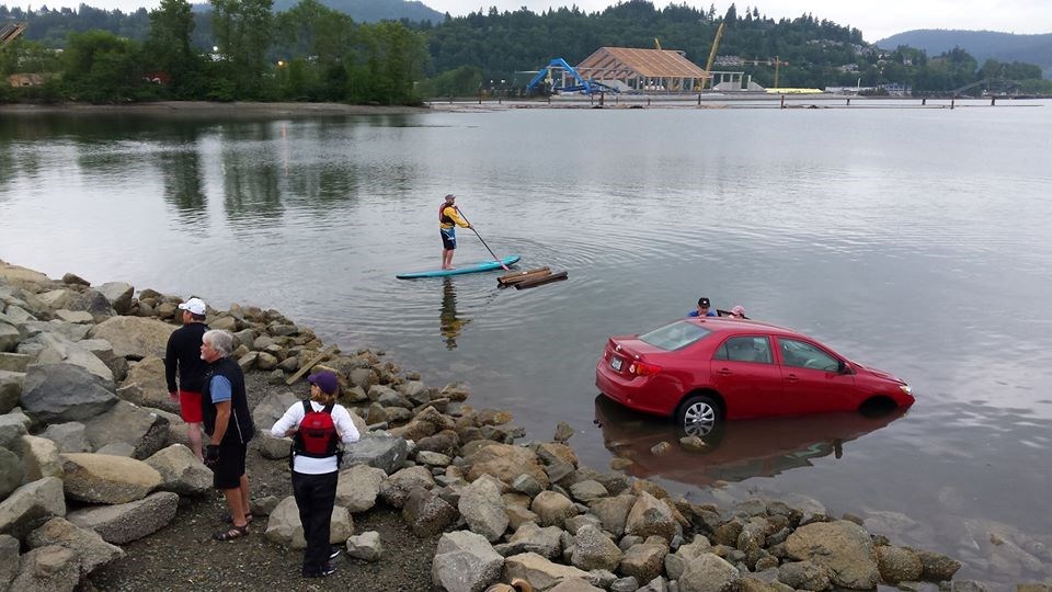 PoMo car in water