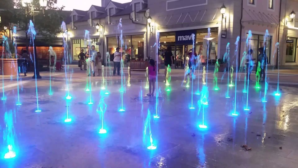 McArthurGlen fountain