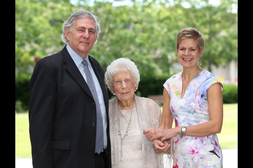 Saul Klein, dean of the Gustavson School of Business, and assistant dean Pat Elemans flank Marjorie Yeats, who established a bursary to honour her late husband, Lawrence, in 1995.