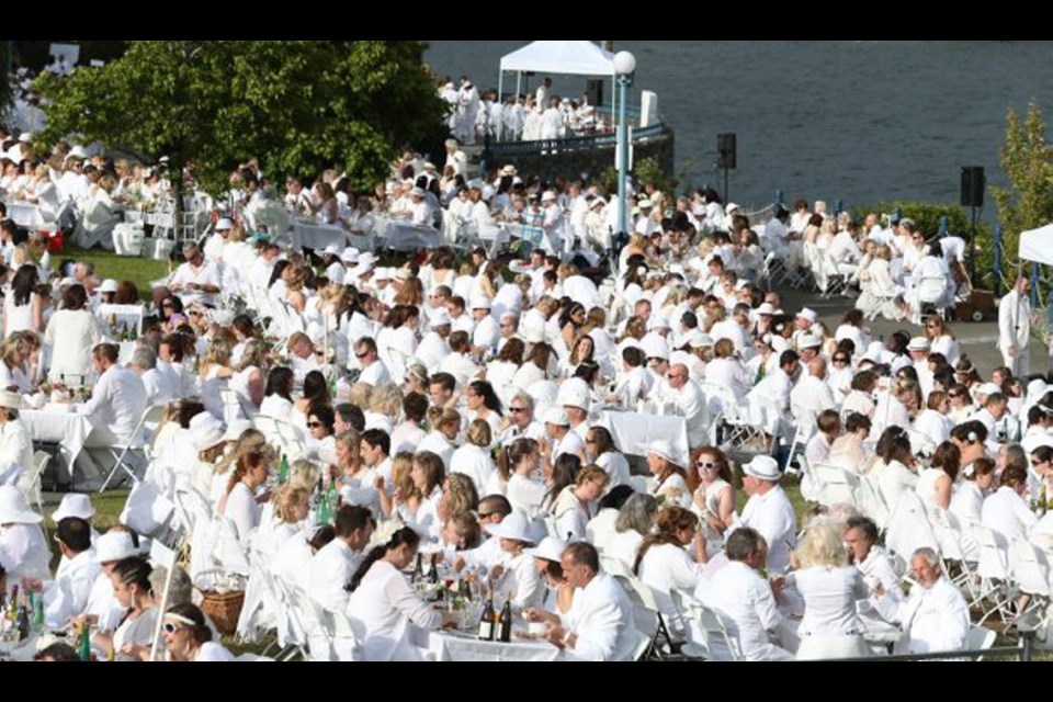 Le Dîner en Blanc attracted an eclectic crowd of 1,700 to Delta Victoria Ocean Pointe Hotel&Iacute;s harbourside grounds on a windy Thursday night.