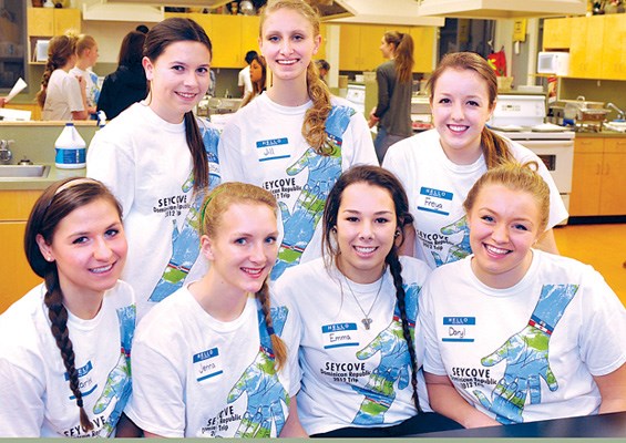 Chelsea Nelson, Jill Ross, Freya Deeds, Carlee Mallender, Jenna Krug, Emma Scott and Daryl Kerrey