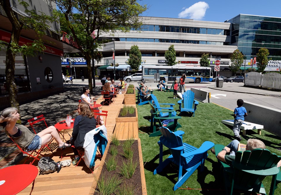 070316_parklet04.jpg