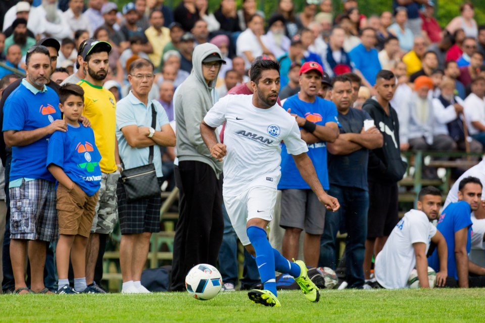 A golden goal lifted Italy past India 3-2 in front of a big crowd at the Boyd Oval in the Nations Cup Open Division final.