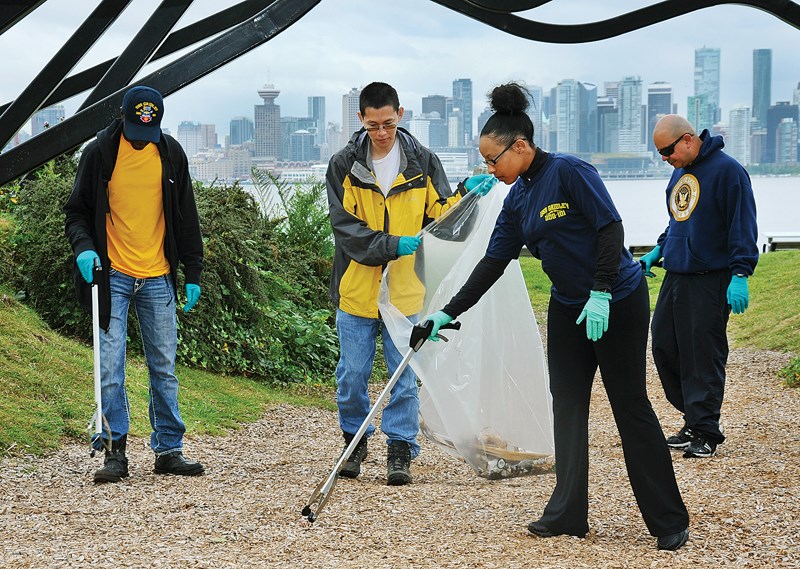 sailors pitch in