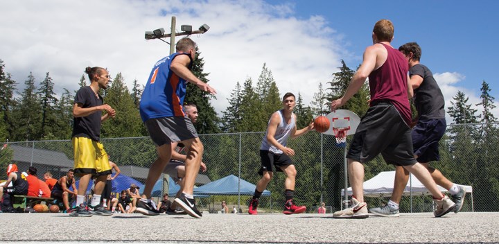 Connor Duke with the ball, playing for the ‘00 Grizzlies who beat 100% Athleticism in one game of the 3 on 3 Daniel Kingsbury Memorial Tournament on July 23.