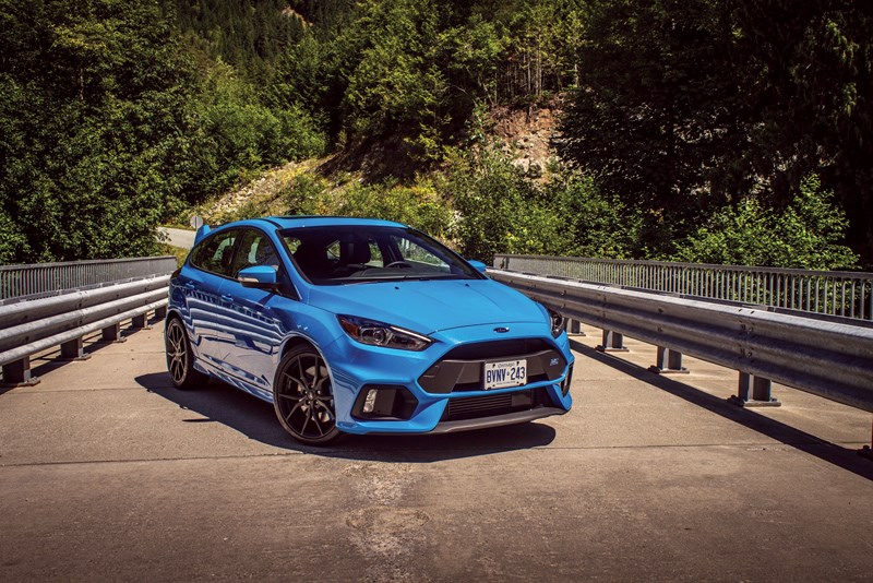 What’s the deal with the Ford Focus RS, a compact hatchback that sells for the same price as a 5.0-litre Mustang? The secret is in those two little letters at the end of the name, the RS designation letting you know that this is no ordinary family car – this little guys is made for racing.