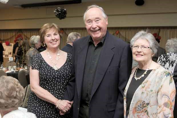 LtoR-Madelyne MacKenzie, Rev John Gouws, Joan Gouws