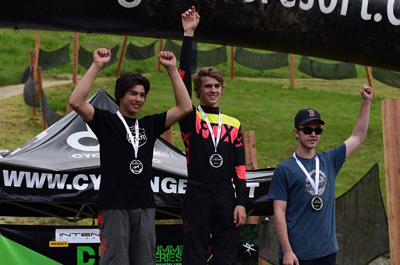 Jessie McAuley won the СƵ Cup Downhill U17 Expert category this summer