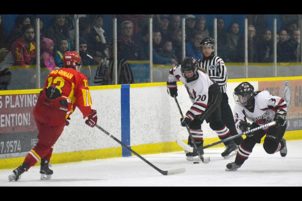 Richmond Devils dropped a 2-1 decision to the Chinese women’s national team in front of a packed crowd at the Richmond Ice Centre on Tuesday night.