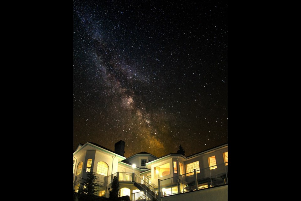 A starlit night at Villa Eyrie Resort.