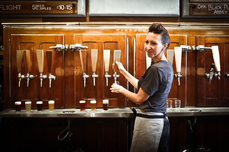 1117 GROWLER Indie Ale House
