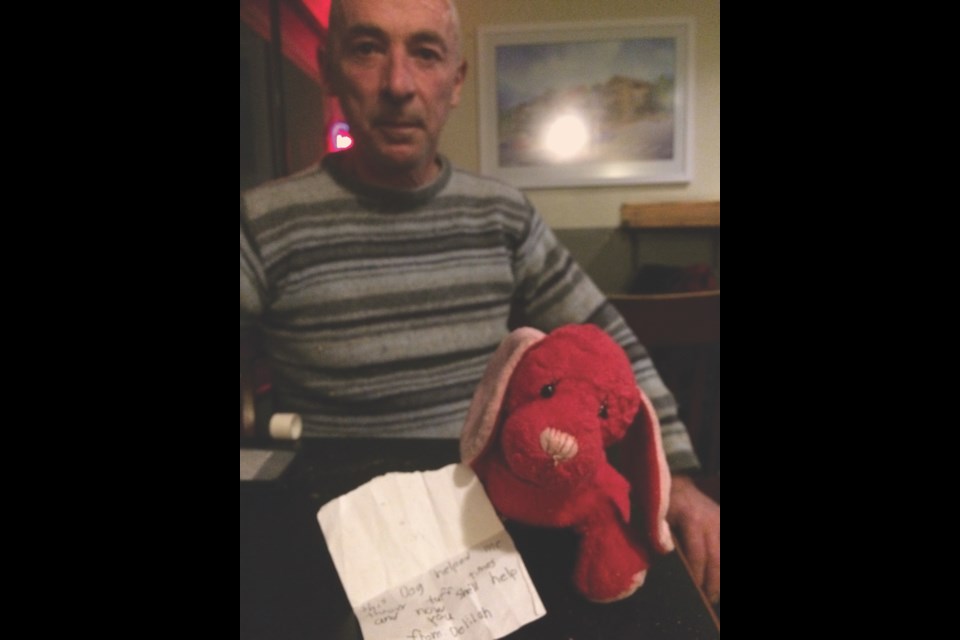 Harry Monahan with a stuffed toy and a note he received from his neighbour's young daughter to help console him after his house burnt down Nov. 16. “This dog helped me throw tuff [sic] times and now she’ll help you,” the note reads.
