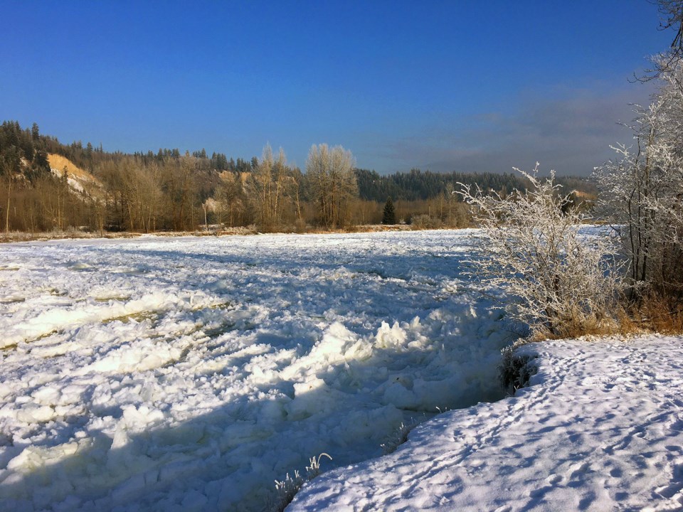 Nechako-ice-build-up.15_121.jpg