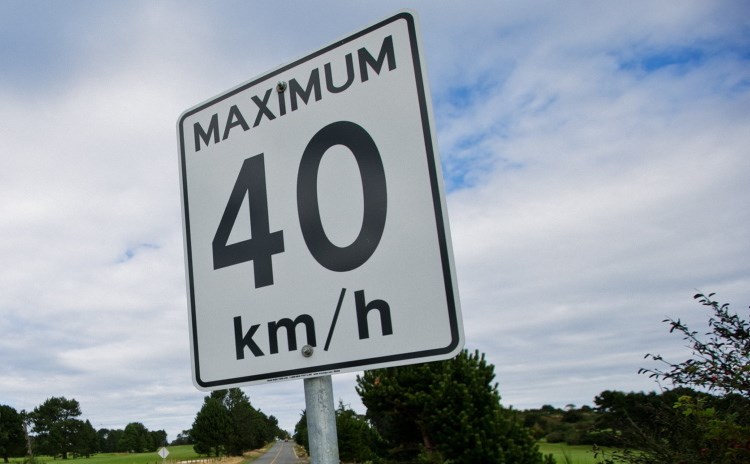 40 km/h speed limit sign