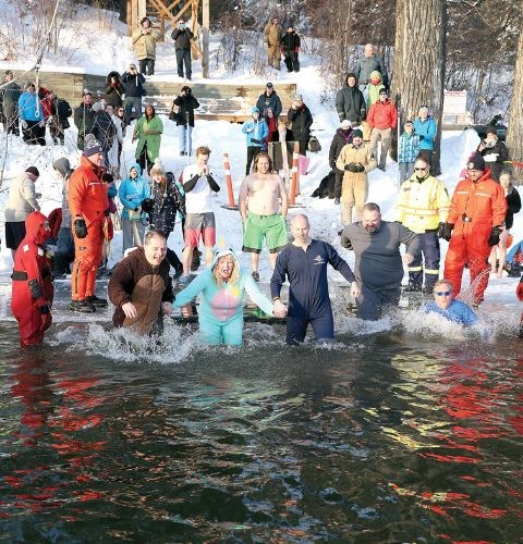 polar-bear-dip.17_12162016.jpg