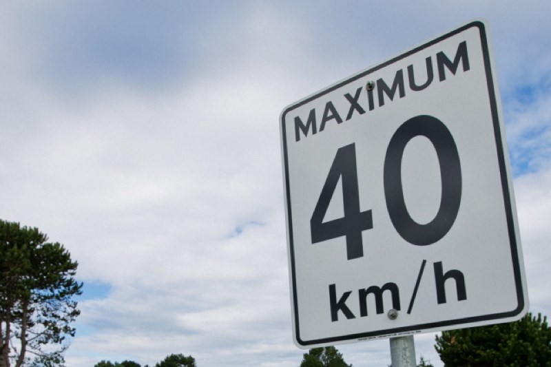 40 km/h speed limit sign - photo