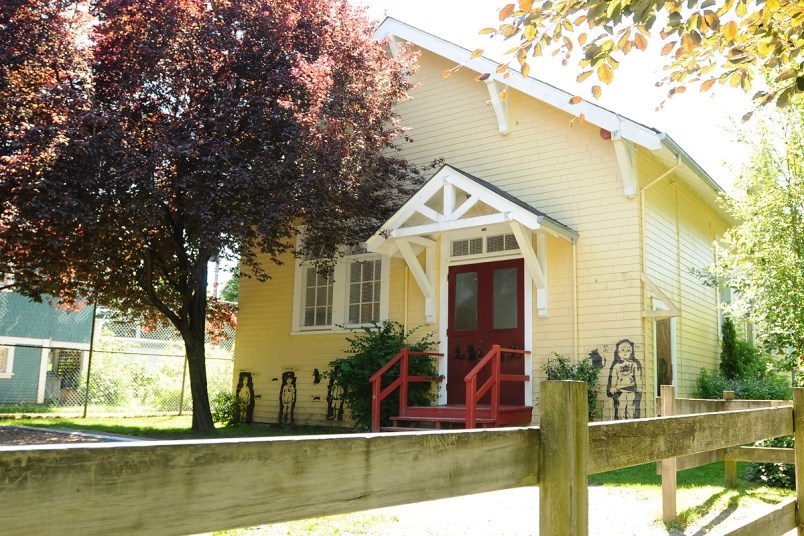 general gordon yellow schoolhouse