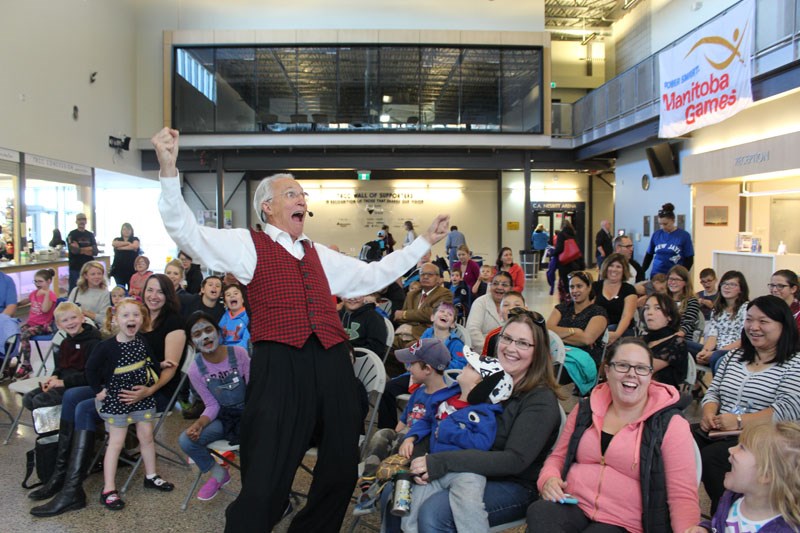 Entertainer Al Simmons performed in front of an enthusiastic crowd at the Thompson Regional Community Centre on Sept. 16.
